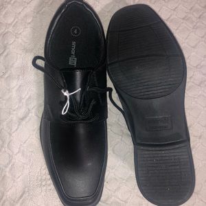 New boys size 4 shoes